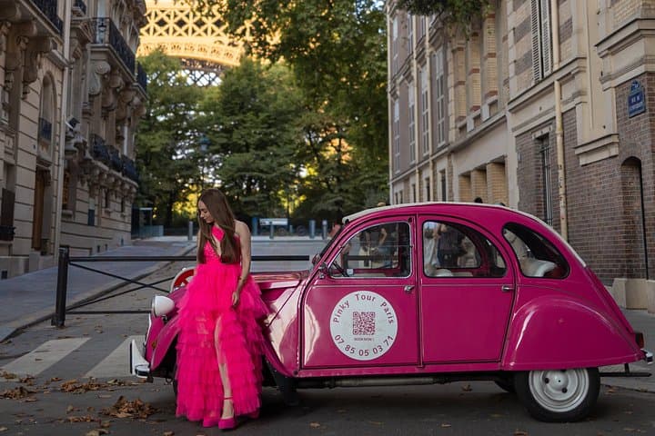 Emily in Paris Tour - im pinken Citroën 2CV — Foto 2