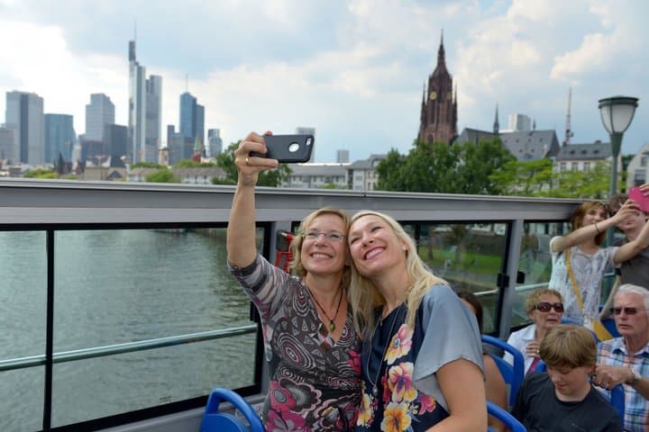 Frankfurter Skyline Stadtrundfahrt mit Hop-on Hop-off Erlebnis — Foto 3