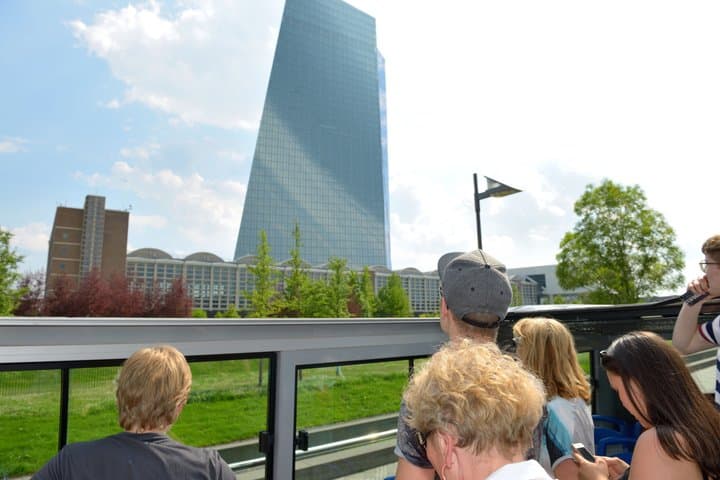 Frankfurter Skyline Stadtrundfahrt mit Hop-on Hop-off Erlebnis — Foto 4