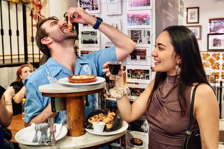 Madrid: Kleingruppen-Foodtour mit Tapas, Wein & Vermouth