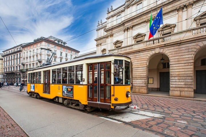 Abendtour durch Mailand mit Aperitivo, Straßenbahnfahrt und Dessert — Foto 4