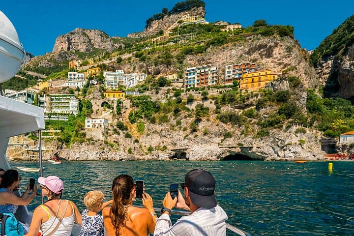 Von Amalfi: Bootstour entlang der Küste & Furore Fjord mit Badepause — Foto 5