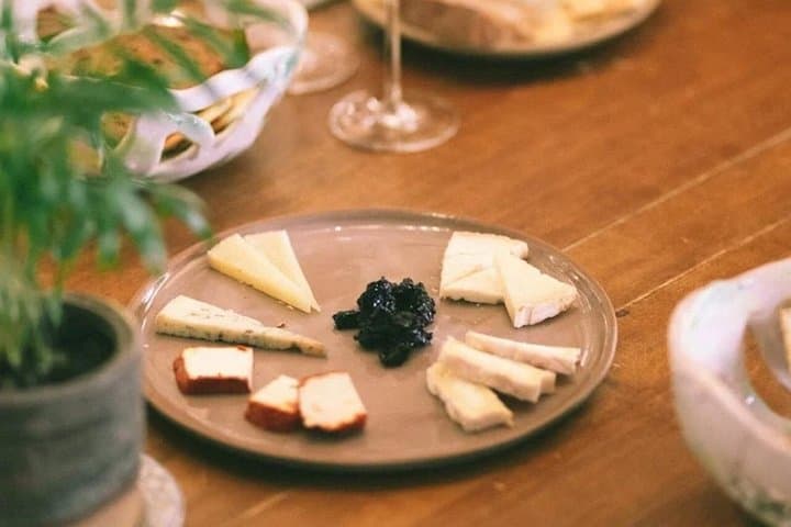 Wein- und Käseverkostung mit andalusischer Kombination in Granada