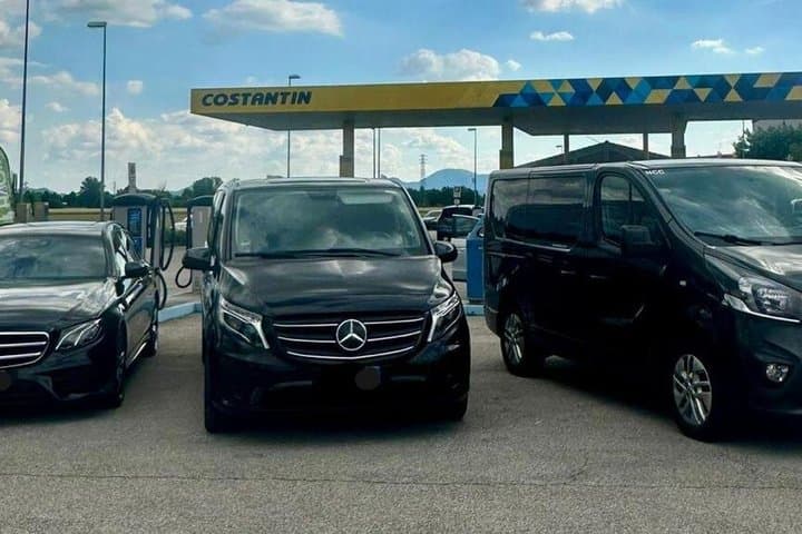 Privater Transfer vom Stadtzentrum Venedig oder Hafen zum Flughafen Venedig (VCE) — Foto 3