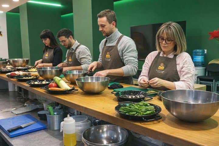 Paella-Workshop mit Marktbesuch und Olivenölverkostung — Foto 4