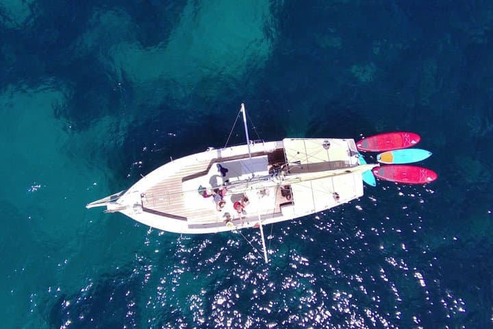 Tour Privado en Velero con Tapas y Barra Libre en Ibiza — foto 1