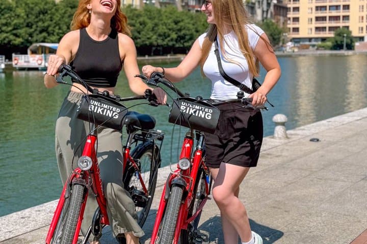 Tour in Bicicletta per Piccoli Gruppi: I Punti Salienti di Milano
