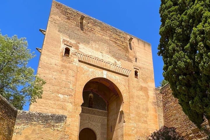 Alhambra: Tour Guidato delle Aree Pubbliche — foto 4