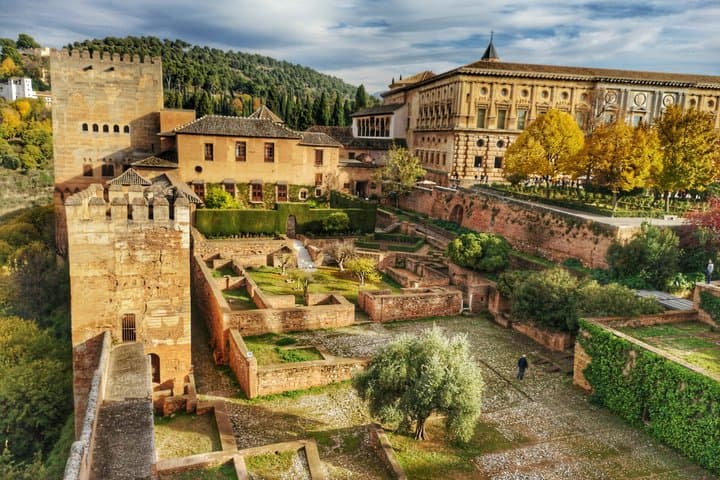 Alhambra: Tour Guidato delle Aree Pubbliche