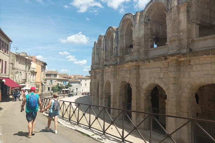Private Tour in Arles: Eintritte zu den römischen Monumenten inklusive
