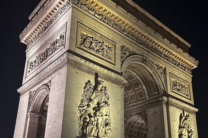 Tour notturno privato di 2 ore a Parigi in una Pink 2CV — foto 2