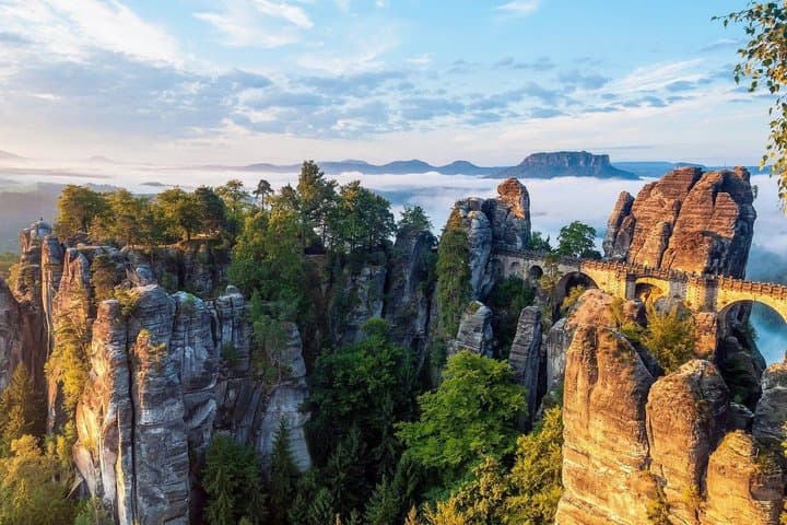 Bastei-Brücke, Bootstour durch die Schluchten &amp; Narnia-Felsen Tour ab Dresden — Foto 3