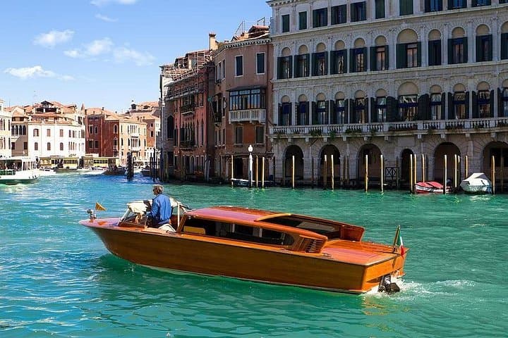 Taxi Acquatico Privato per la Stazione Santa Lucia di Venezia