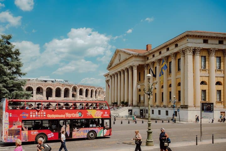 Tour in autobus hop-on hop-off a Verona