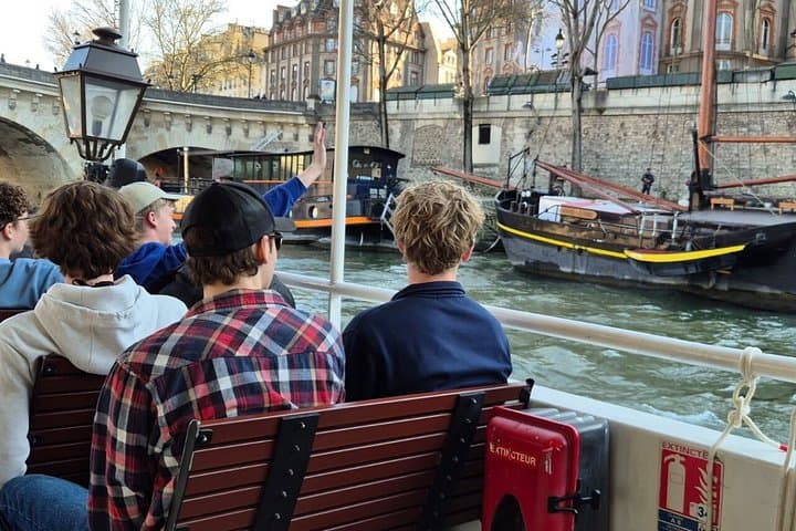 Croisière en soirée avec Champagne sur la Seine à Paris — photo 4