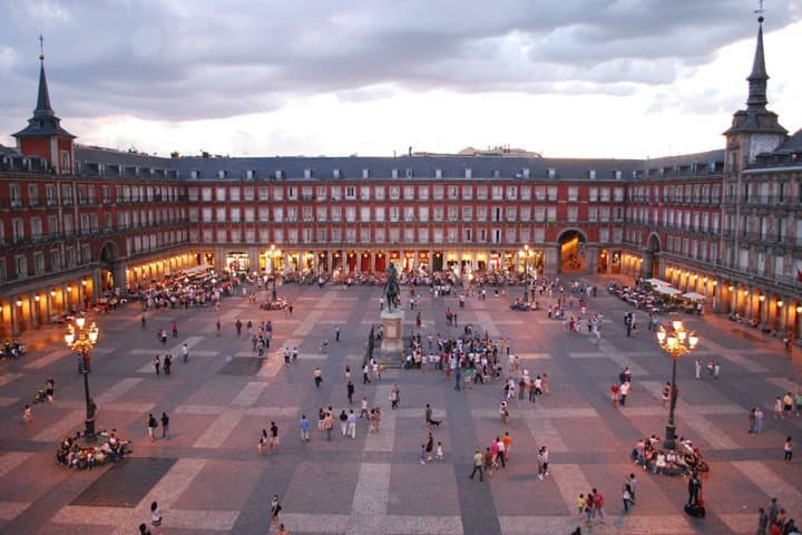 Tour de medio día en grupo reducido por Madrid con el Palacio Real — foto 2