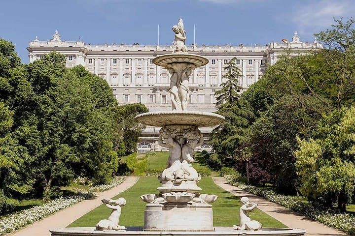Tour de medio día en grupo reducido por Madrid con el Palacio Real — foto 3