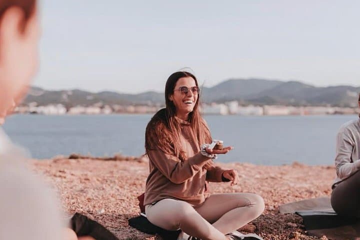 Ibiza Sunset Cove Yoga und Cava Erlebnis — Foto 4