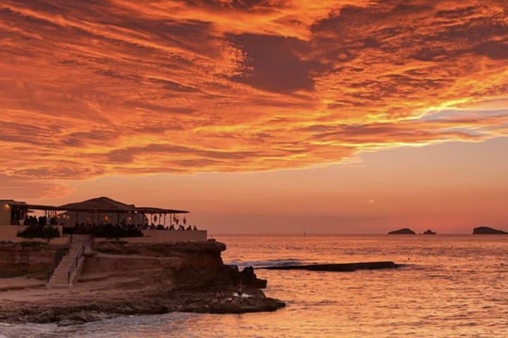 Ibiza Sunset Cove Yoga und Cava Erlebnis — Foto 5
