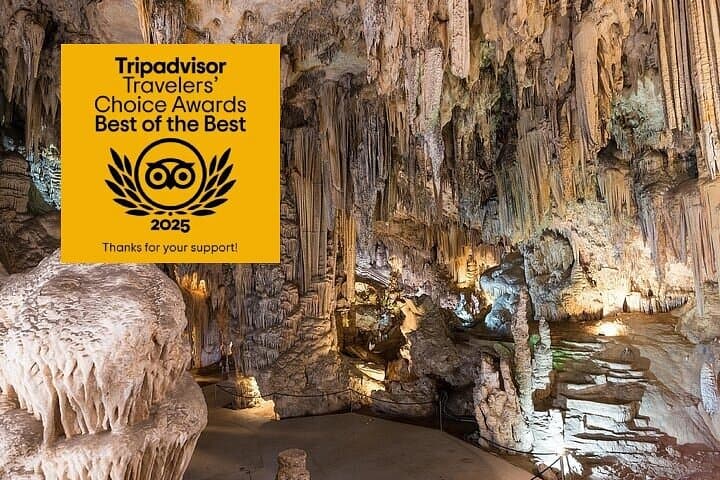 Excursión Privada de un Día a Nerja desde Málaga con Entrada a las Cuevas
