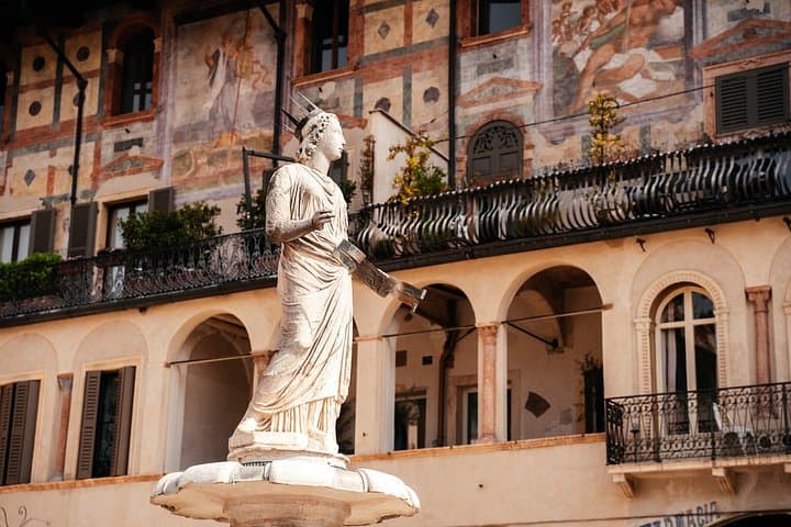 Tour a piedi dei punti salienti di Verona con visita all'Arena — foto 5