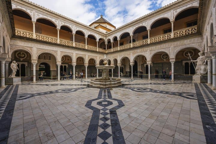 Sevilla: Tour durch den Palacio de las Dueñas und Casa de Pilatos — Foto 4