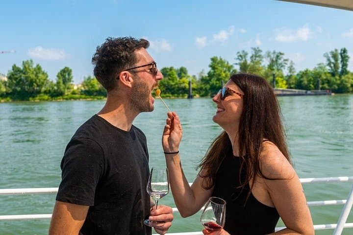 Private Bordeaux Food Tour: Besuch des Sonntagsmarktes & Gourmet-Kreuzfahrt