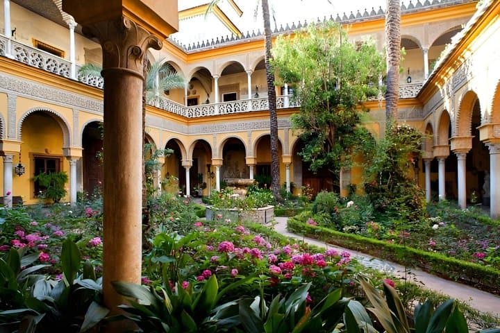 Sevilla: Tour durch den Palacio de las Dueñas und Casa de Pilatos