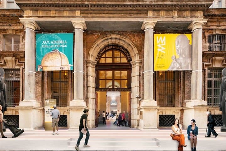 Turín: Tour del Museo Egipcio y Aperitivo en un Café Icónico