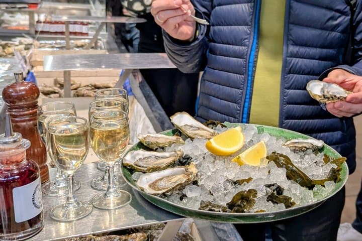 Halles de Lyon Paul Bocuse Verkostungs- und Mittagsessen-Tour — Foto 3