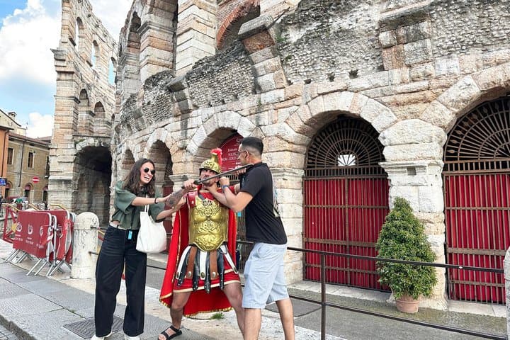 Tour a pie de Verona: Arena y Casa de Julieta