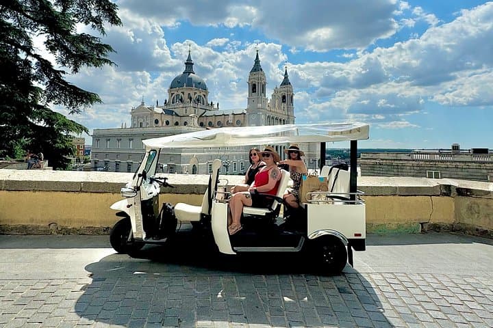 Tour in Tuk Tuk Elettrico di Madrid