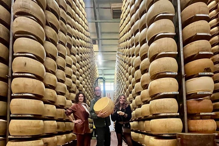 Visite Privée d'une Journée au Départ de Bologne : Balsamique, Parmigiano, Ferrari