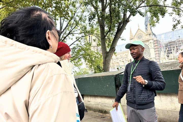 Visite intérieure de Notre-Dame avec options de cryptes, macarons ou déjeuner — photo 4