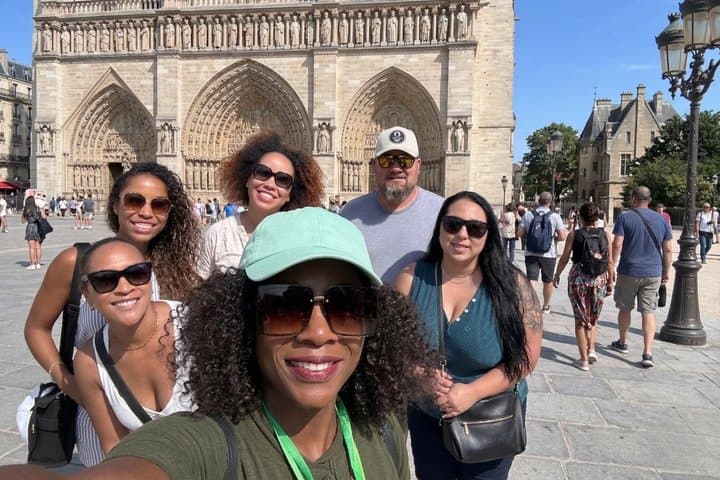 Visite intérieure de Notre-Dame avec options de cryptes, macarons ou déjeuner — photo 2