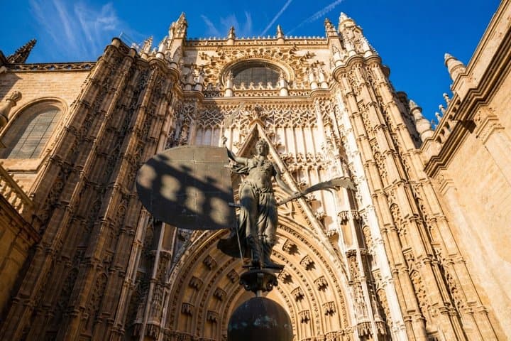 Visita Guiada a la Catedral de Sevilla y la Giralda con Entrada Reservada — foto 2