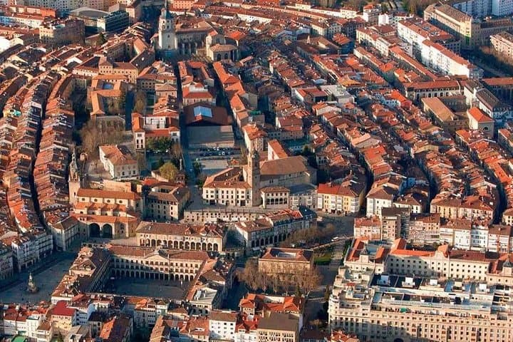 Geführte Tour durch Vitoria und das Añana Salzfeld — Foto 2