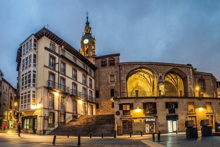 Geführte Tour durch Vitoria und das Añana Salzfeld — Foto 4