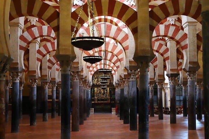 Geführte Tour durch Córdoba mit Zugang zur Moschee-Kathedrale ab Málaga