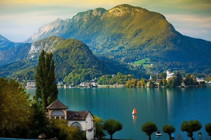 Tour Privato di un Giorno ad Annecy, Chambéry e Laghi Alpini da Lione — foto 3