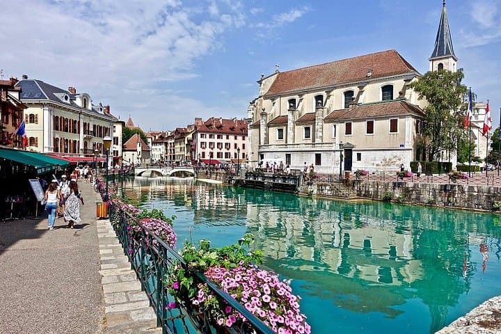 Tour Privato di un Giorno ad Annecy, Chambéry e Laghi Alpini da Lione