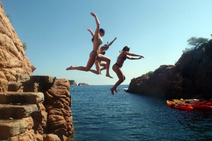 Tour della Costa Brava: Escursione Facile, Snorkeling e Salto dalle Rocce da Barcellona