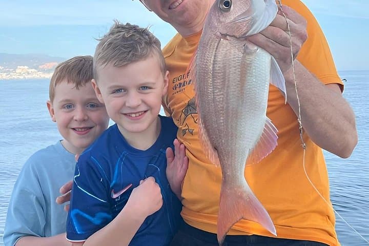Expérience de pêche à Malaga avec équipement, nourriture et boissons inclus
