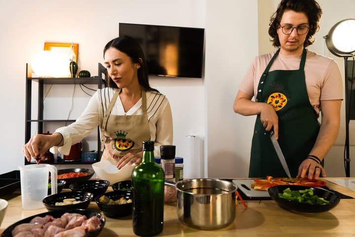 Paella-Kurs mit unbegrenztem Wein in Madrid — Foto 4