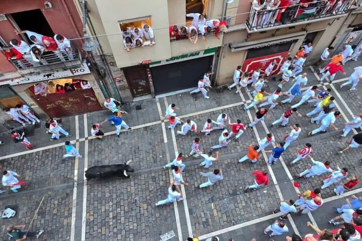 VIP San Fermin: Balcone Privato & Trasferimento di Lusso da San Sebastian — foto 2