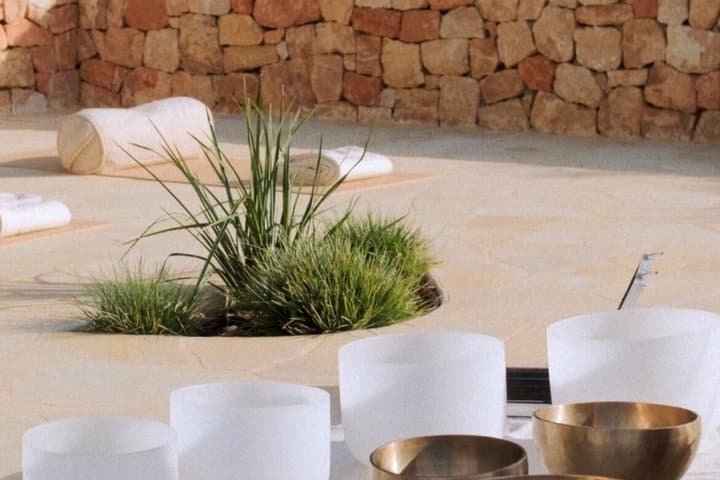 Esperienza Privata di Yoga e Bagno Sonoro a Ibiza — foto 4