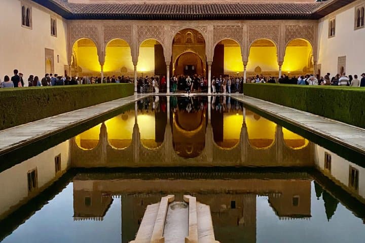 Tour Privado Nocturno Guiado en la Alhambra