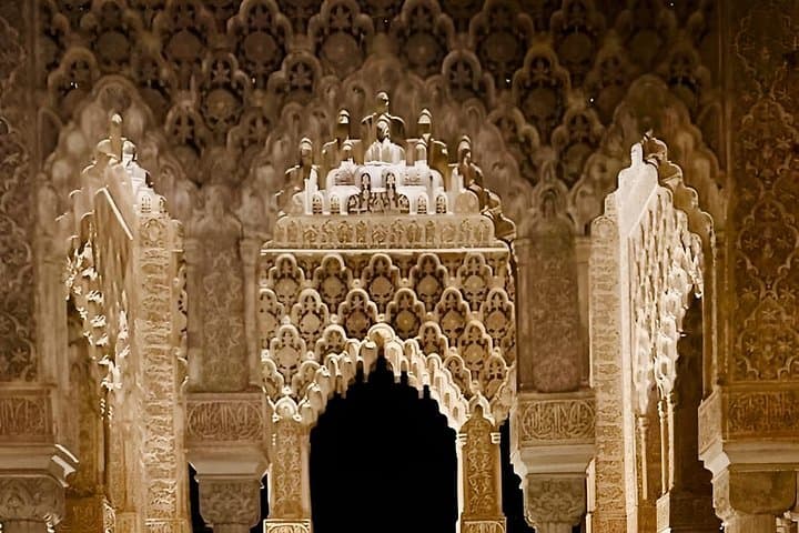 Tour Privado Nocturno Guiado en la Alhambra — foto 2