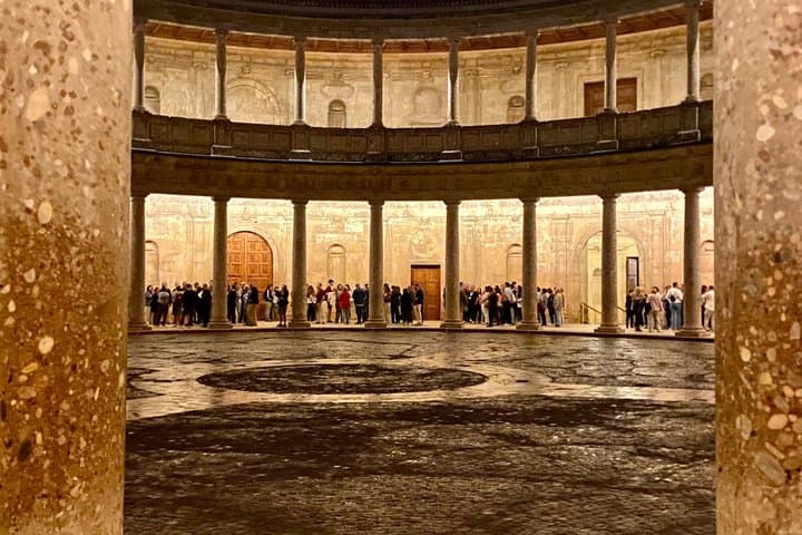 Tour Privado Nocturno Guiado en la Alhambra — foto 3