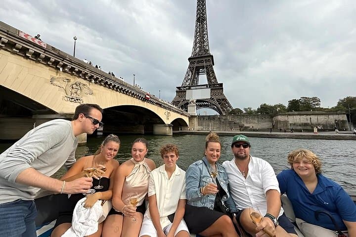 Passeggiata ai piedi della Torre Eiffel e Crociera Gastronomica sul Fiume Senna — foto 4